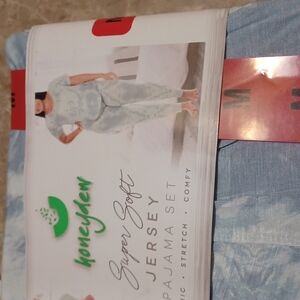 - - Woman's pajama set